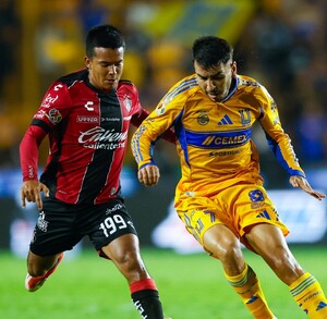 Los Tigres se impusieron a los rojinegros del Atlas en el regreso de Diego Cocca al Estadio Universitario en la jornada 10 del Apertura 2025.