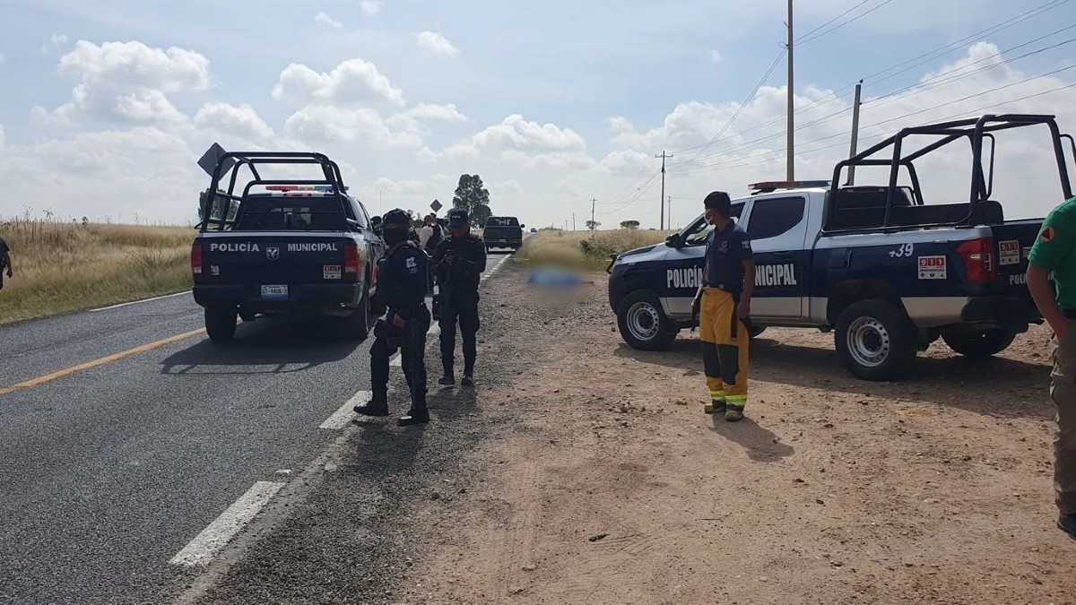 Un ataque directo contra elementos de seguridad se registró en la carretera que conecta San Felipe con Dolores Hidalgo dejó una persona fallecida.