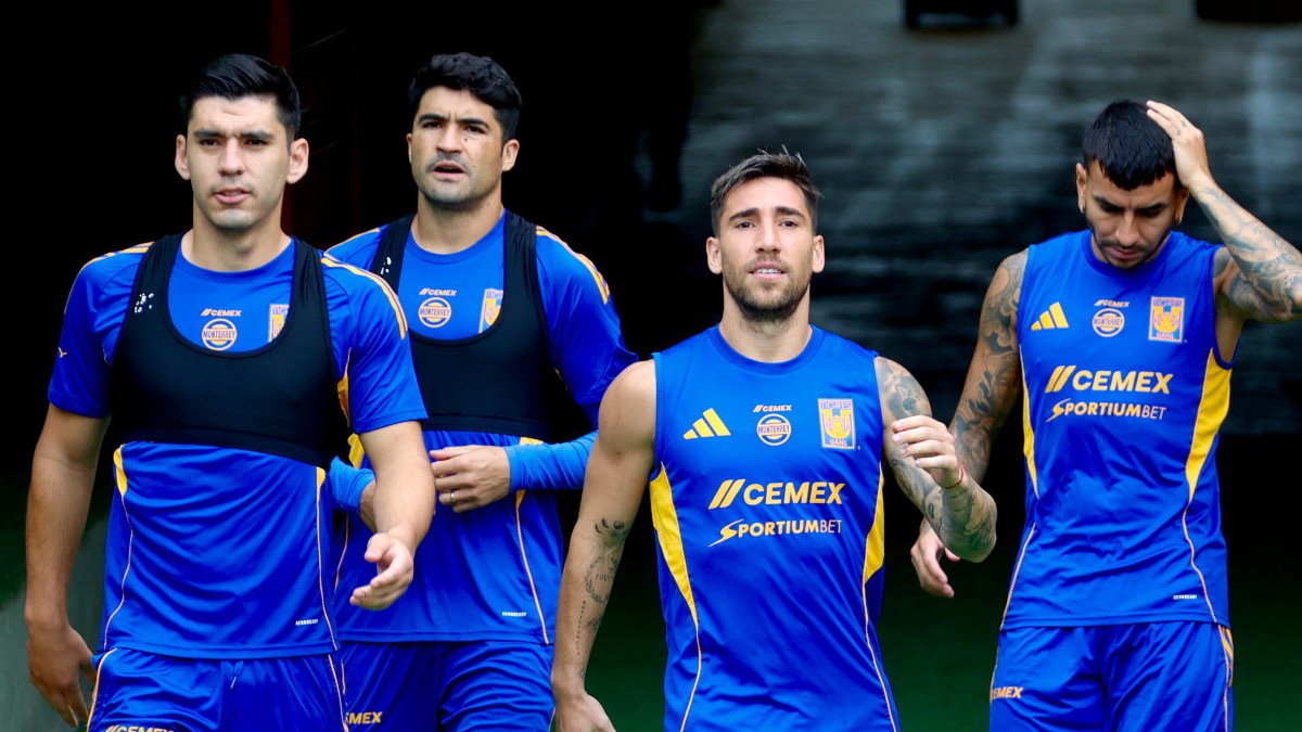 Jugadores de Tigres previo a un entrenamiento en el 'Volcán' Universitario.