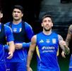 Jugadores de Tigres previo a un entrenamiento en el 'Volcán' Universitario.