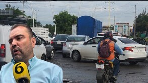 Automovilistas y usuarios del transporte público enfrentan largas demoras en Tlajomulco debido a obras de infraestructura y lluvias recientes. Conoce cómo el ci
