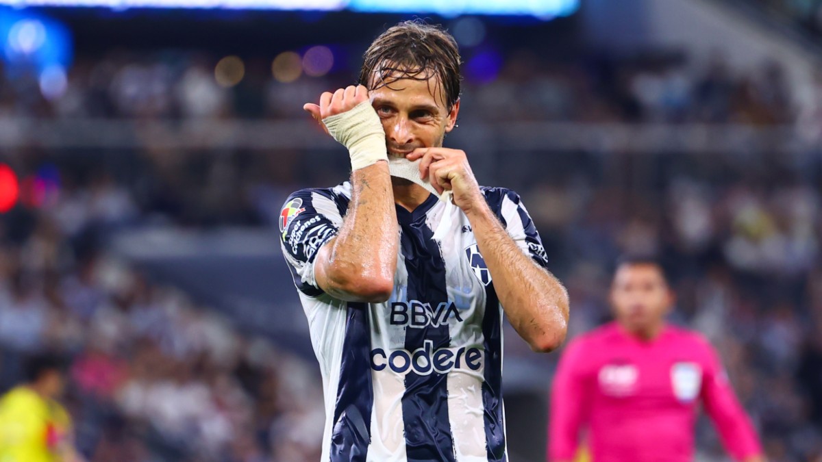 Sergio Canales es operado del muslo por lo que se pone en duda su participación contra el equipo de Santos.