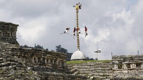 Consulta aquí precios de transporte desde Puebla, hospedaje en hoteles o cabañas, y actividades para disfrutar en un viaje al Pueblo Mágico de Cuetzalan.