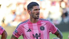 El jugador argentino Rodrigo de Paul es multado por la simulación de agresión durante el partido contra New York City FC.