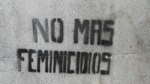 Autoridades detuvieron a los agresores y la comunidad universitaria exige justicia con perspectiva de género.