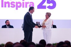 Entrega de premios 'Mujeres que Inspiran' en Monterrey.