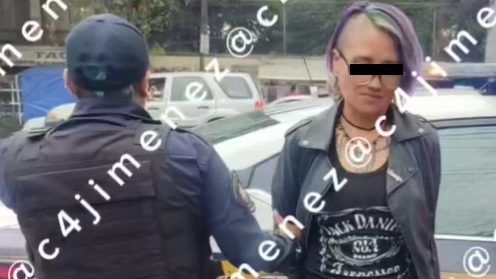 Policía acudió el sitio tras el reporte de una persona agresiva en la alcaldía Benito Juárez de la Ciudad de México, donde fue agredido por una mujer.