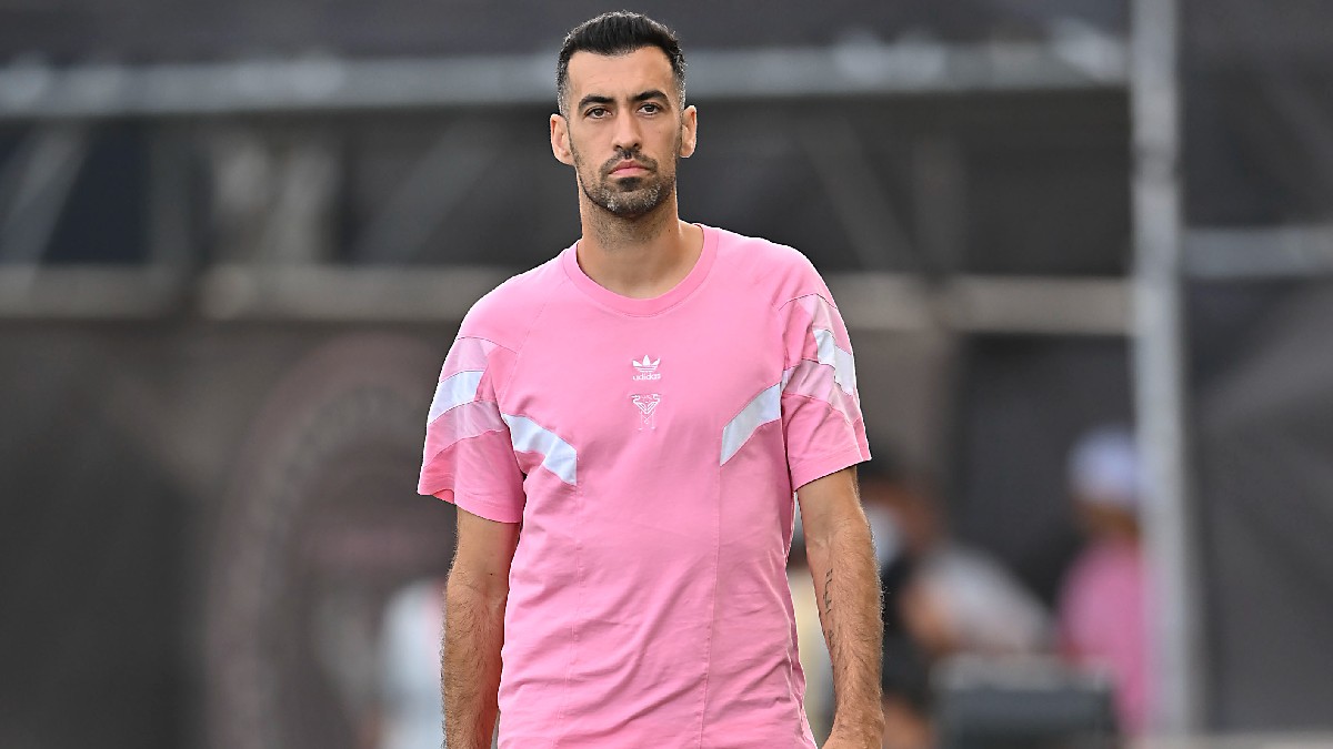 Sergio Busquets, el centrocampista que redefinió la posición de pivote, anunció este jueves que pondrá fin a su carrera como futbolista profesional