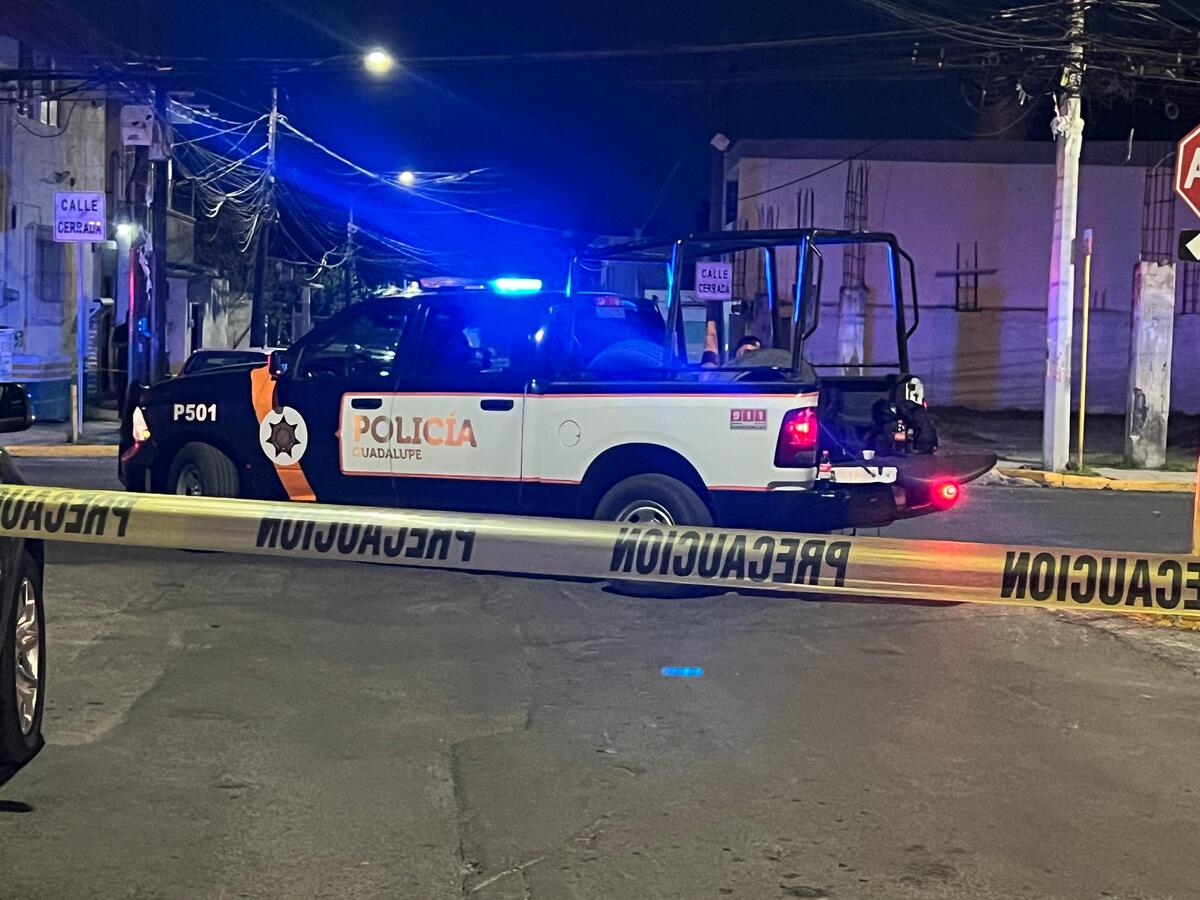 Un joven fue asesinado y su amigo quedó herido luego de un ataque a balazos dentro de una casa en la colonia Guerra, en el municipio de Guadalupe, Nuevo León.