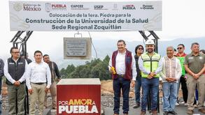 alejandro armenta inaugurando una construcción