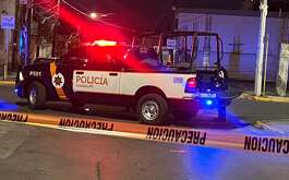 Un joven fue asesinado y su amigo quedó herido luego de un ataque a balazos dentro de una casa en la colonia Guerra, en el municipio de Guadalupe, Nuevo León.