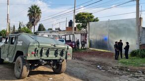 Dos hombres fueron hallados sin vida con heridas de bala en una reclutadora de Juan C. Bonilla. La FGE investiga la doble ejecución.