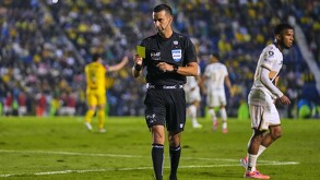 Pumas perdió por goleada contra el América en la Jornada 11 del Apertura 2025, algo para lo que Luis Pérez considera afectó el arbitraje.