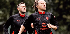 Santiago Gimenez y el AC Milan reciben al Napoli en un partido que moverá la parte alta de la tabla de la Serie A.