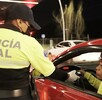 rasladan a oficial a la Clínica 89 del IMSS tras ser embestida durante operativo en Zapopan