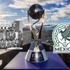 Trofeo del Mundial Sub-20 junto a una fotografía de la Selección Mexicana de esa categoría en 1977.