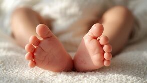 El gobernador Alejandro Armenta Mier confirmó el traslado aéreo y detalló que el bebé de un año y 8 meses recibe atención especializada por una lesión craneal.