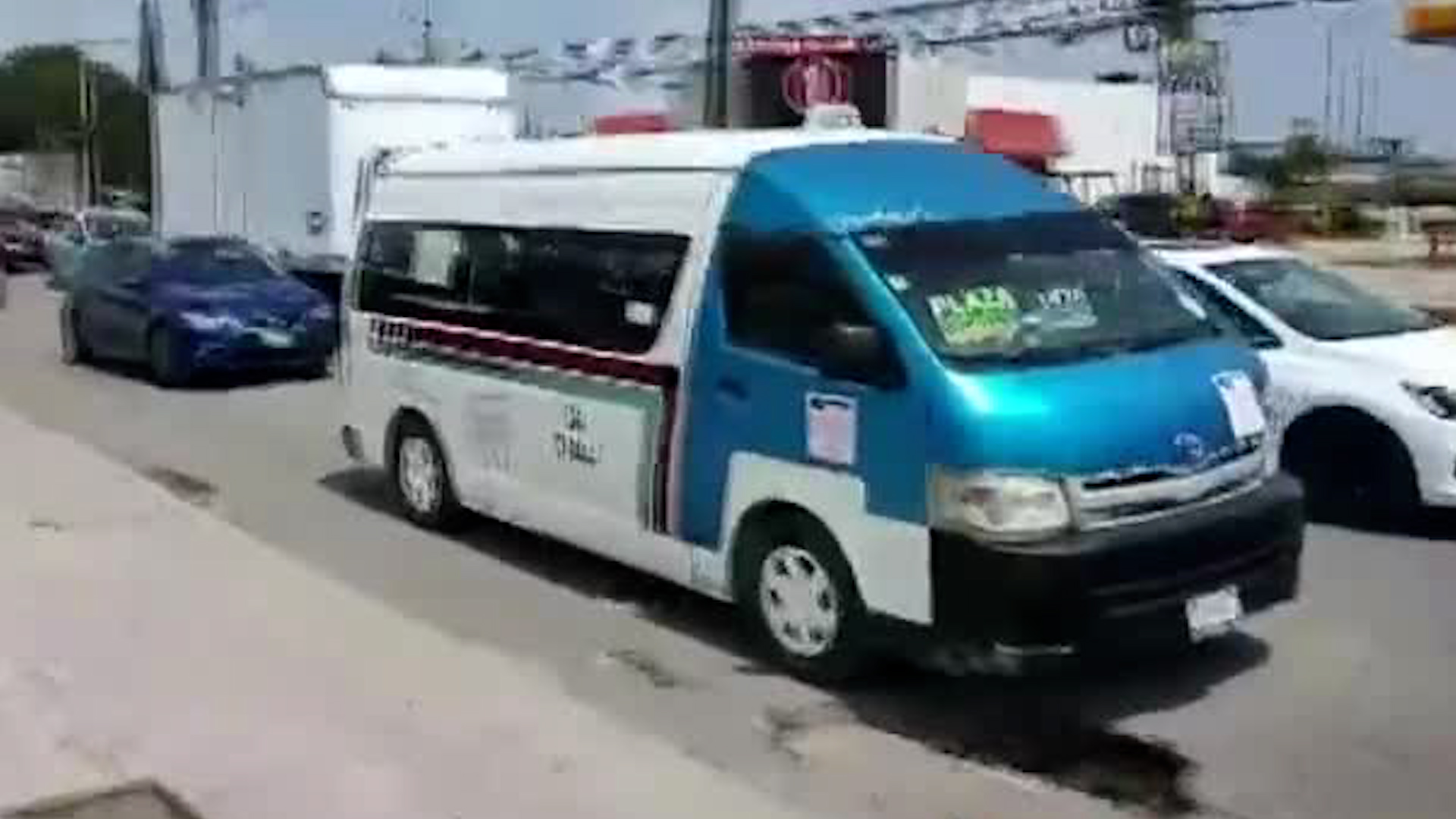Sobre la avenida Joaquín Montenegro y avenida Toluca, aparentemente, una camioneta de servicios públicos habría sido la responsable del deceso.