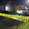 Un ataque directo en una vivienda de Tlajomulco terminó con un joven muerto y dos hombres heridos, mientras autoridades investigan y buscan a los responsables. Un ataque directo en una vivienda de Tlajomulco terminó con un joven muerto y dos hombres heridos, mientras autoridades investigan y buscan a los responsables.