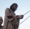un hombre interpretando a jesús en un viacrucis