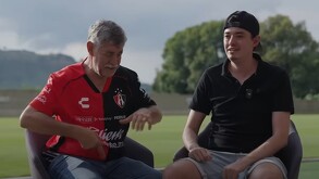 La Liga MX compartió una entrevista con un aficionado del Atlas y su hijo, quienes han encontrado una conexión especial entre ellos y con el equipo.