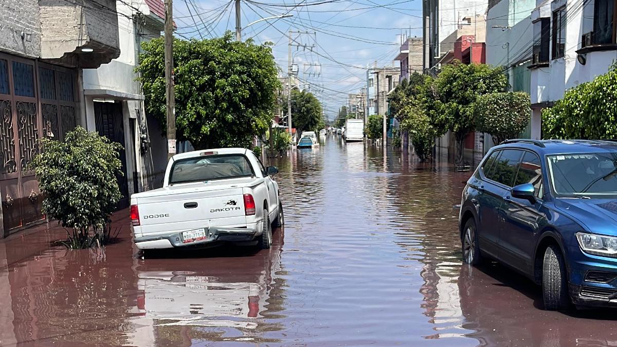 La fuerte lluvia provocó inundaciones en diferentes colonias de Nezahualcóyotl