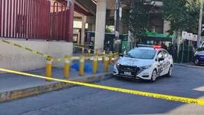 Muere mujer frente a Urgencias del Hospital Metropolitano en San Nicolás.