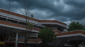Tormentas y cielo nublado en Guadalajara, donde los ciudadanos enfrentan lluvia y vientos leves mientras se mantiene la alerta por pronóstico de chubascos duran