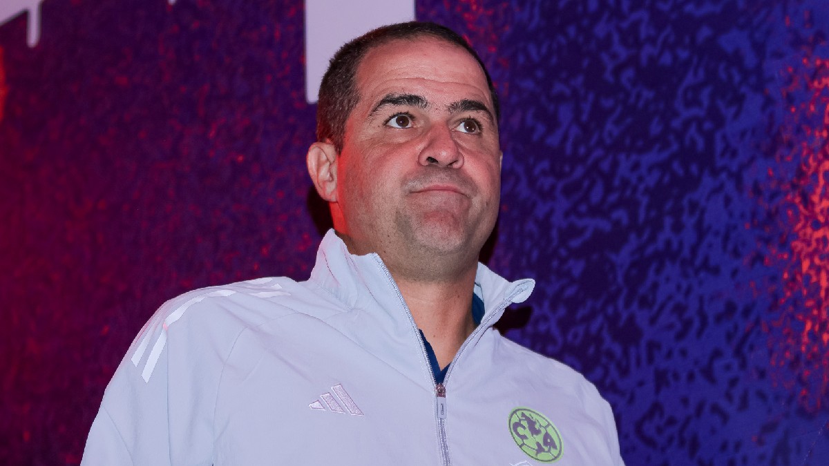 Durante el primer entrenamiento del América en la semana, el técnico André Jardine recuperó una pieza clave en la defensa