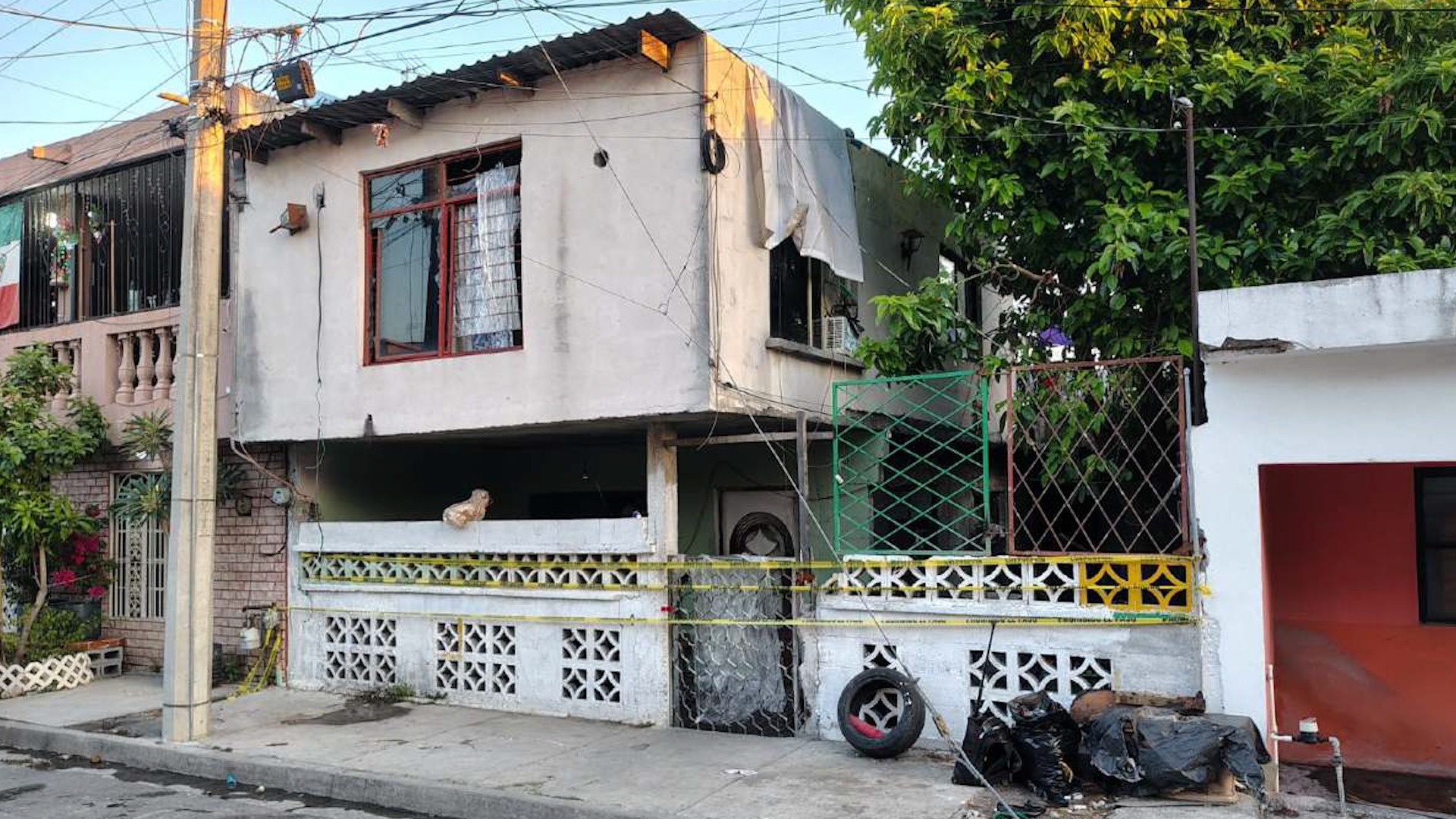 El hecho ocurrió al interior de una vivienda sobre la calle Francisco Zarco, en la colonia José Luis Mora, en el municipio de Guadalupe, Nuevo León.