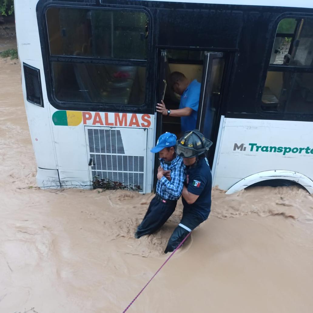 Rescate camión Puerto Vallarta