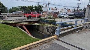 Un joven murió al caer con su motocicleta a un canal sin protección en Tlaquepaque, hecho que generó fuerte movilización de autoridades.