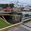 Un joven murió al caer con su motocicleta a un canal sin protección en Tlaquepaque, hecho que generó fuerte movilización de autoridades.