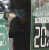 El valor del peso frente al dólar varía diariamente.