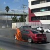 Elementos de la Policía Preventiva y Tránsito Municipal cerraron la vialidad con dirección de norte a sur, mientras que Bomberos combatieron las llamas en Salti