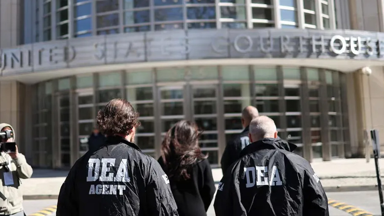 La DEA ejecutó un operativo de cinco días contra el CJNG en EU el extranjero: 670 arrestos, toneladas de droga decomisada y 48 mdd en pérdidas para el cártel.