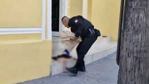 Trabajador apuñalado al intentar evitar asalto en puesto de tacos en el Centro de Monterrey
