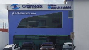 Un vigilante de una clínica en Puebla fue drogado tras aceptar un regalo de comida. Mientras yacía inconsciente, delincuentes forzaron un cajero automático.
