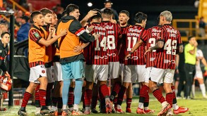 Los dos jugadores principalmente involucrados discutían debido a que uno de ellos quería manejar en estado de ebriedad.