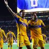 Ozziel Herrera junto a Bernardo Parra celebrando un gol en la Liga MX.