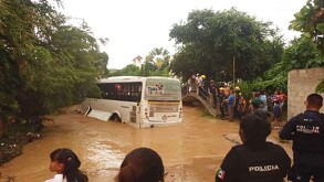 Rescate camión Puerto Vallarta