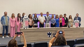 Rayados se alía con la Cruz Rosa en apoyo a la lucha contra el cáncer de mama en el mes de octubre.