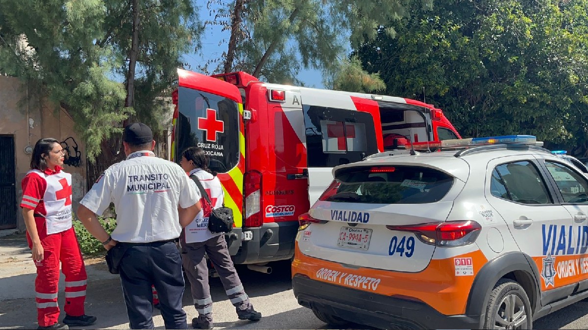 Una joven de aproximadamente 20 años resultó lesionada la mañana de este martes en la colonia Francisco Villa, luego de que se arrojara desde una ventana.
