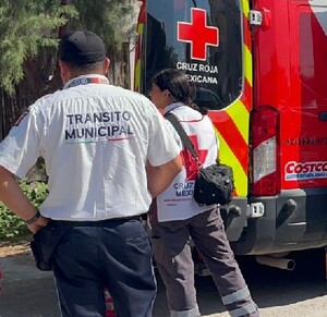 Una joven de aproximadamente 20 años resultó lesionada la mañana de este martes en la colonia Francisco Villa, luego de que se arrojara desde una ventana.