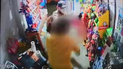 El ataque con machete se registró al interior de una tienda de abarrotes en el municipio de Montemorelos, Nuevo León.