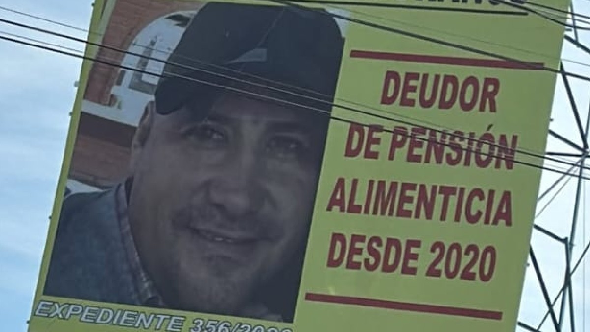 Un espectacular en Torreón expuso públicamente a un presunto deudor de pensión alimenticia, provocando reacciones encontradas en Instagram.
