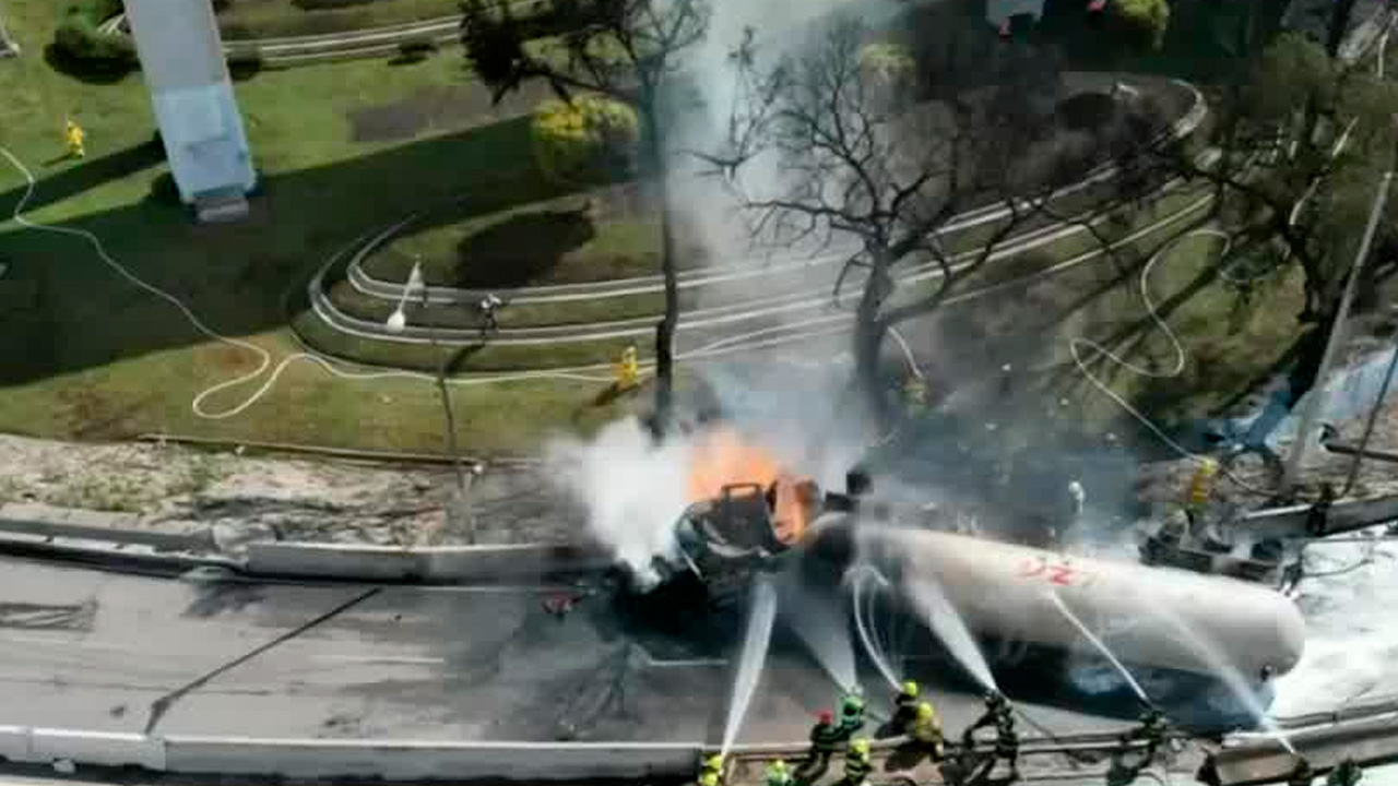 La Fiscalía de CdMx descartó fallas mecánicas o daños en la vialidad en la volcadura de una pipa en Iztapalapa que dejó 31 muertos.