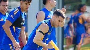 Guido Pizarro probó con algunas variantes en el entrenamiento del miércoles, entre ellas el regreso a la defensa de Rómulo Zwarg.