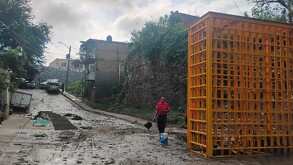Vecinos de La Martinica, Zapopan, buscan reubicación tras sufrir dos inundaciones en menos de tres meses, temiendo por su seguridad y la de sus familias.