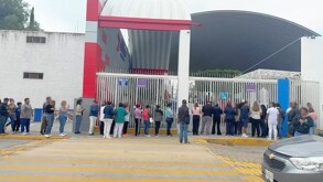 Los padres de familia del Colegio Salesiano implementaron el operativo “Mochila” en el área de preparatoria.